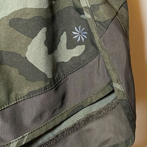 ATHLETA Printed Mesh Racer Run Shorts 4” Camo Mesh Green Women’s Size Small - Picture 7 of 9